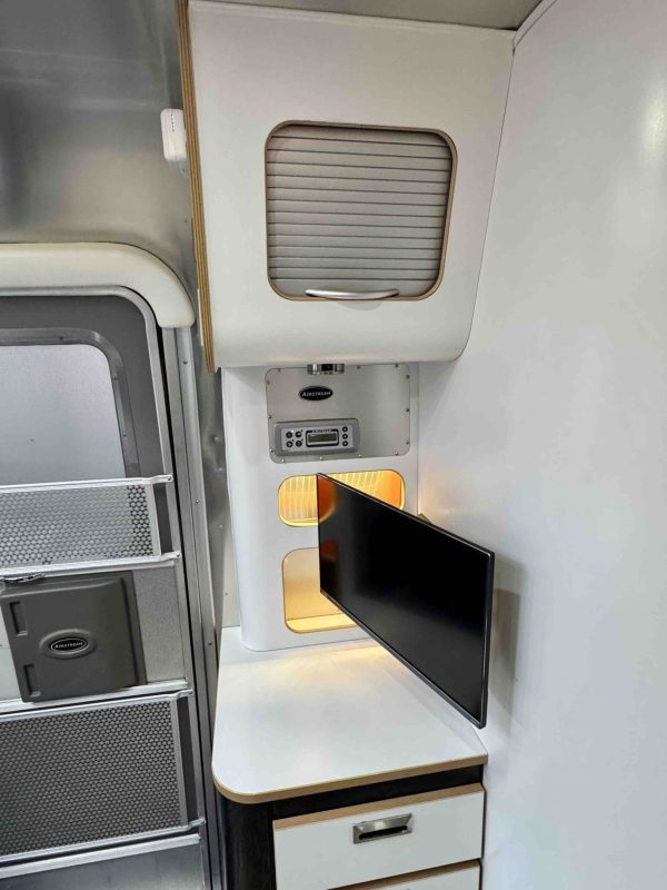 Airstream caravan for hire - Image 19