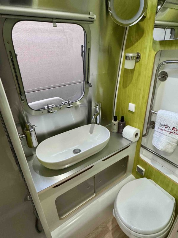 Airstream caravan for hire - Image 22