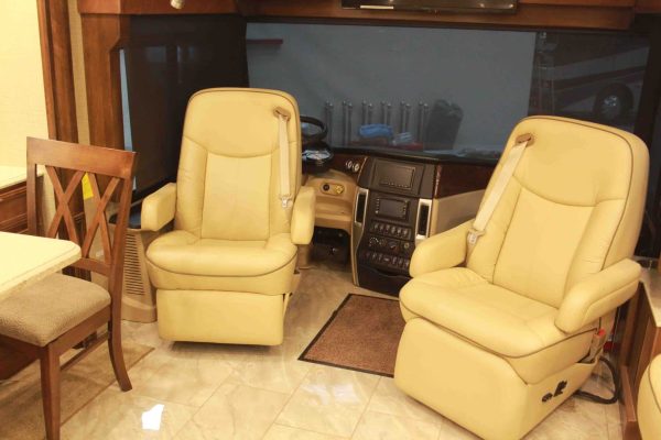 American Coach Revolution 38S motorhome for sale - Image 31