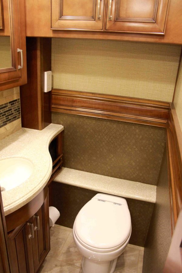 American Coach Revolution 38S motorhome for sale - Image 37