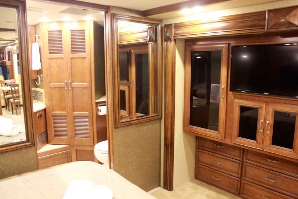 American Coach Revolution 38S motorhome for sale - Image 41