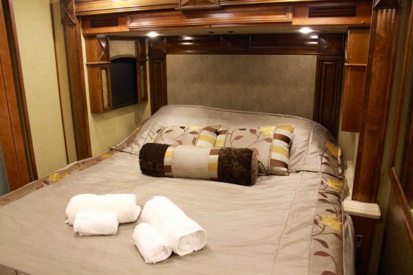 American Coach Revolution 38S motorhome for sale - Image 43