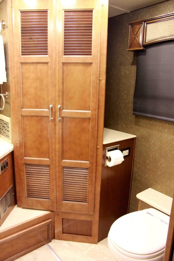 American Coach Revolution 38S motorhome for sale - Image 46