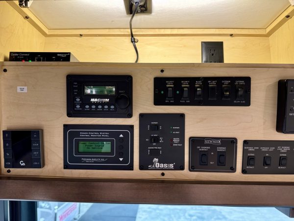 Newmar Dutch Star 3736 diesel pusher motorhome for sale - Image 18