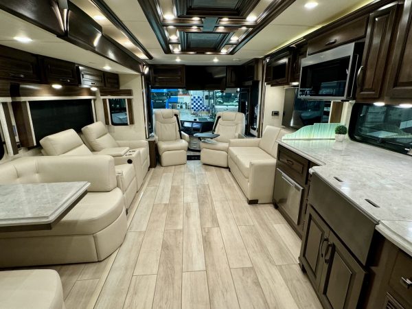 Newmar Dutch Star 3736 diesel pusher motorhome for sale - Image 23