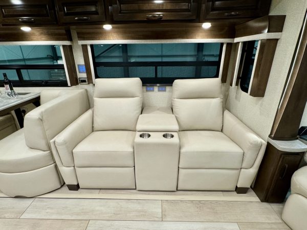 Newmar Dutch Star 3736 diesel pusher motorhome for sale - Image 28