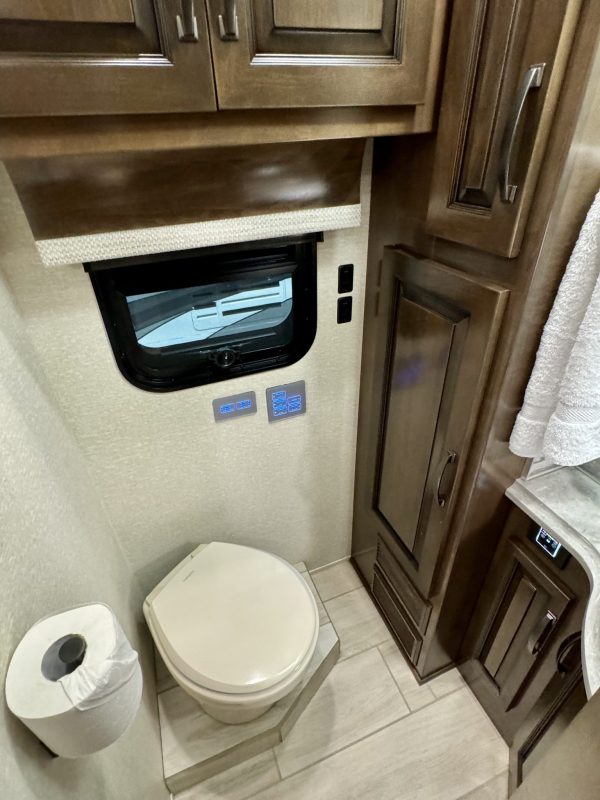 Newmar Dutch Star 3736 diesel pusher motorhome for sale - Image 36