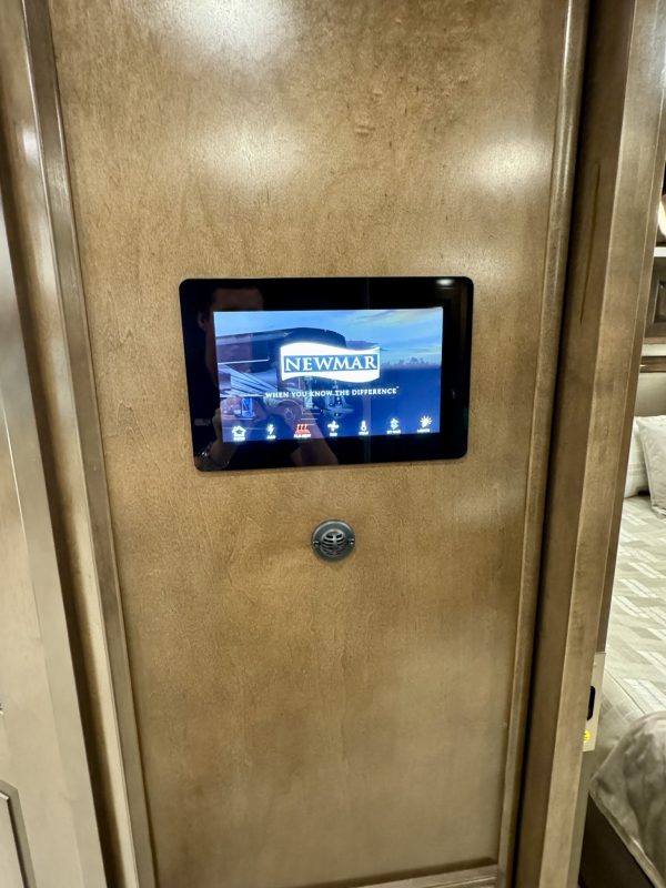 Newmar Dutch Star 3736 diesel pusher motorhome for sale - Image 38