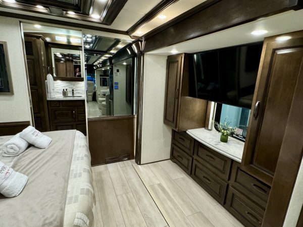 Newmar Dutch Star 3736 diesel pusher motorhome for sale - Image 40