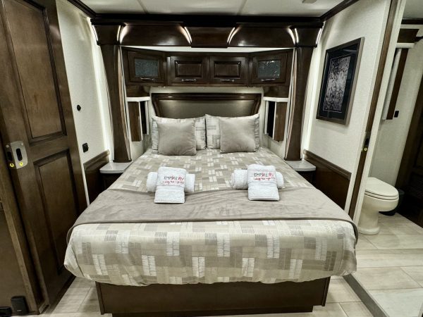 Newmar Dutch Star 3736 diesel pusher motorhome for sale - Image 42