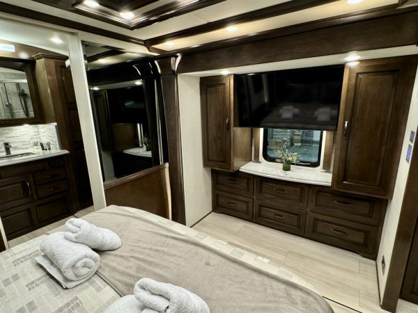 Newmar Dutch Star 3736 diesel pusher motorhome for sale - Image 45