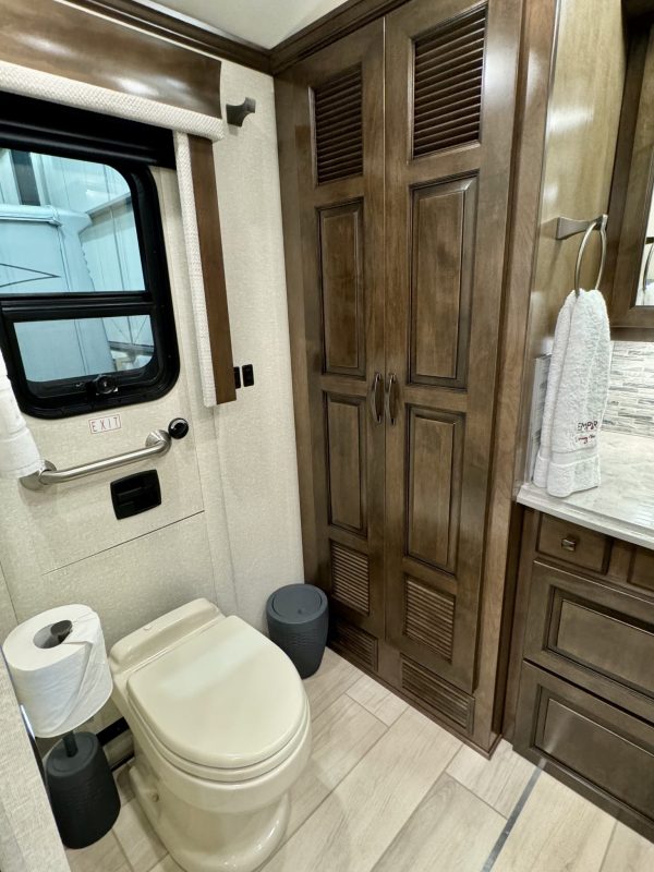 Newmar Dutch Star 3736 diesel pusher motorhome for sale - Image 47
