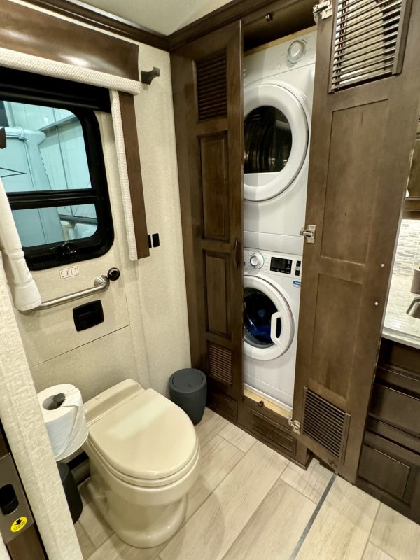 Newmar Dutch Star 3736 diesel pusher motorhome for sale - Image 48