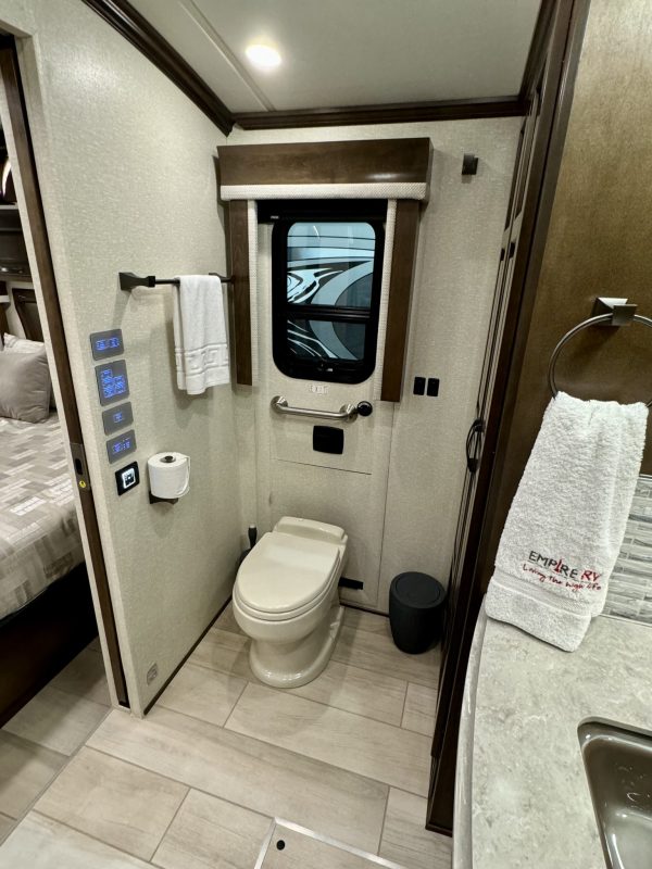 Newmar Dutch Star 3736 diesel pusher motorhome for sale - Image 52