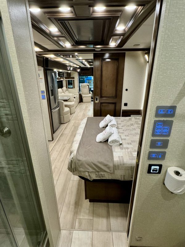 Newmar Dutch Star 3736 diesel pusher motorhome for sale - Image 53