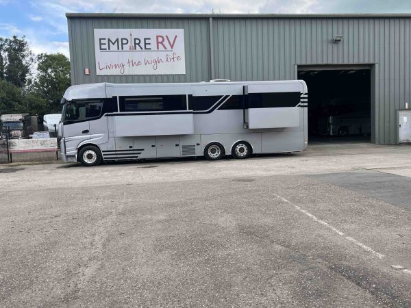 8* Silver STX Motorhome - Image 42