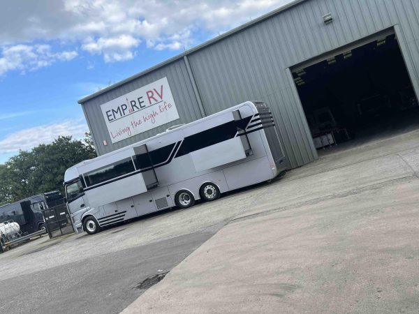 8* Silver STX Motorhome - Image 44