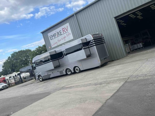 8* Silver STX Motorhome - Image 45