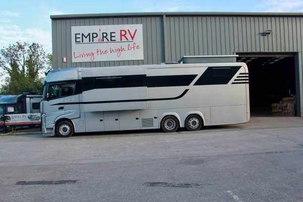 STX Motorhome with 2 Pop Outs, Pop Up and Garage for sale - Image 4