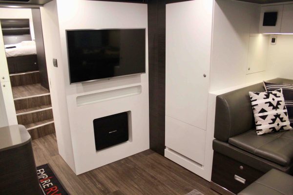 STX Motorhome with 2 Pop Outs, Pop Up and Garage for sale - Image 35