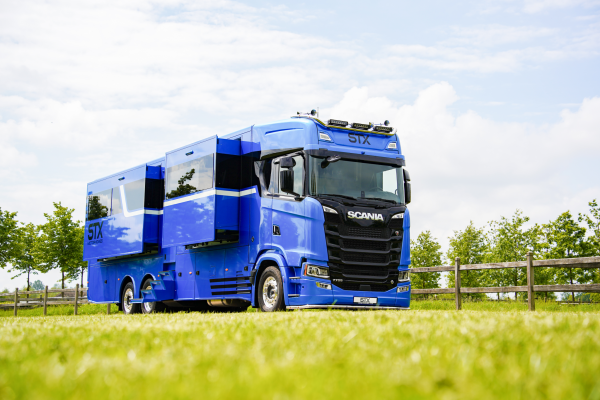 STX Motorhome with 4 Pop Outs and Bunks - Image 38