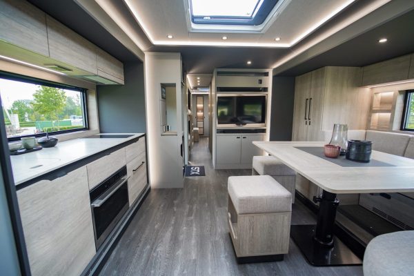 STX Motorhome with 4 Pop Outs and Bunks - Image 23