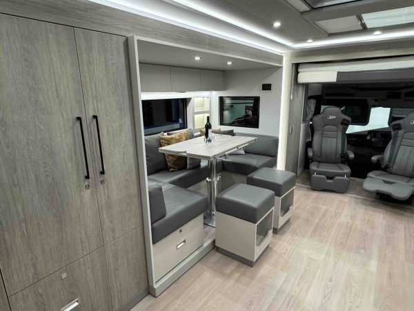 8* Black STX Motorhome - Image 11