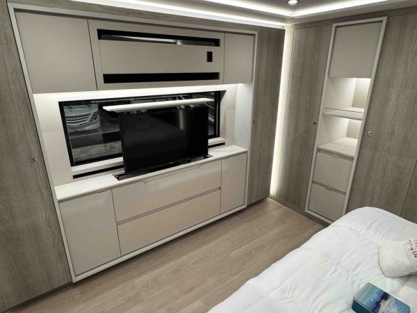 8* Black STX Motorhome - Image 24