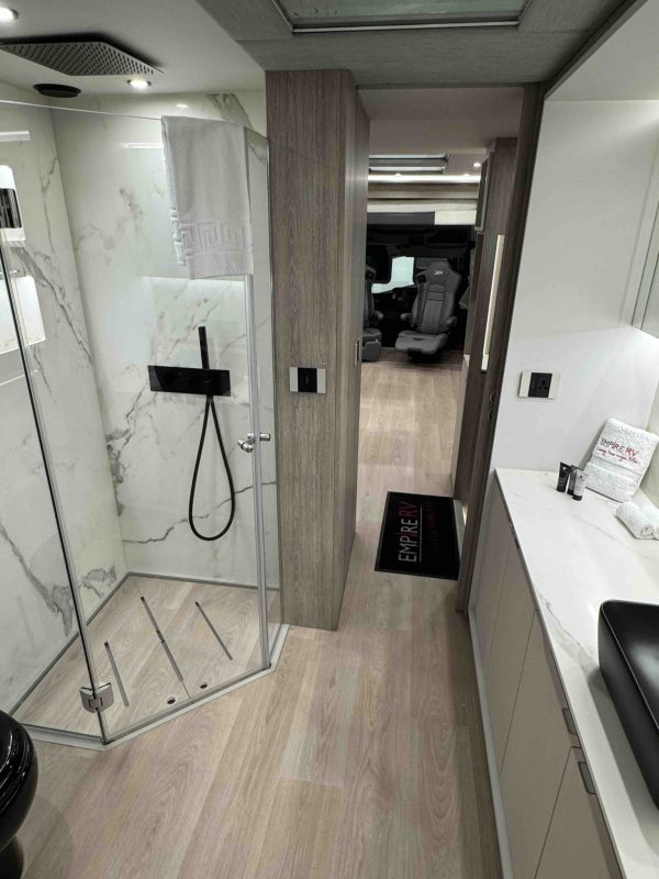 8* Black STX Motorhome - Image 28
