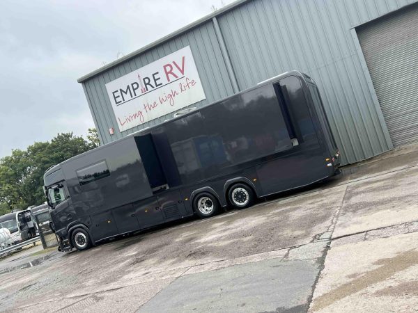 8* Black STX Motorhome - Image 7