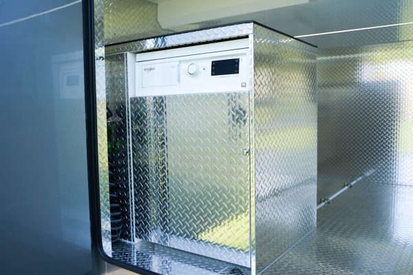8* Silver STX Motorhome - Image 9