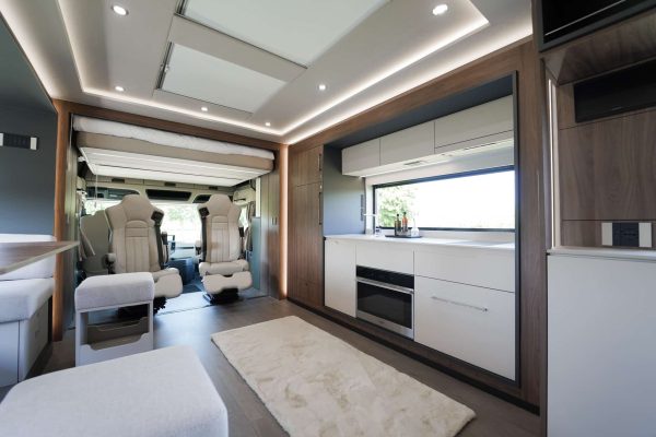 8* Silver STX Motorhome - Image 13