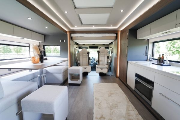 8* Silver STX Motorhome - Image 14