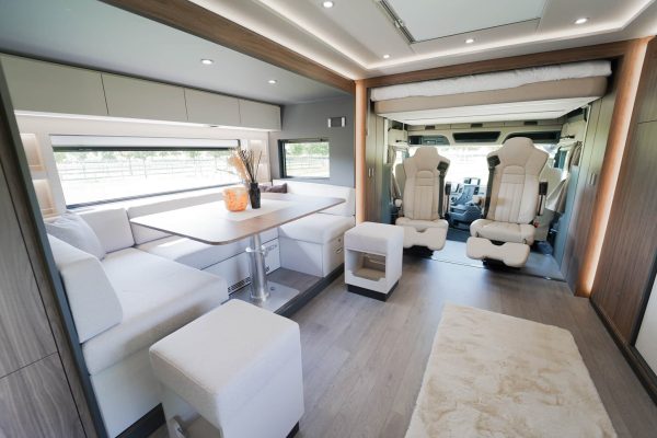 8* Silver STX Motorhome - Image 15