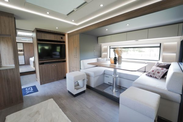 8* Silver STX Motorhome - Image 16