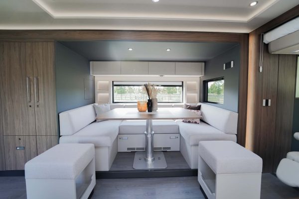 8* Silver STX Motorhome - Image 18