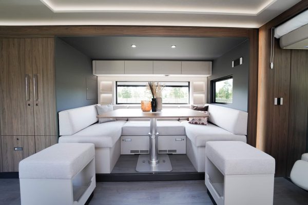 8* Silver STX Motorhome - Image 22