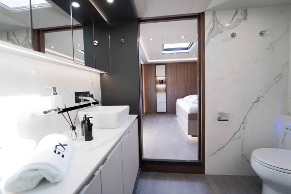 8* Silver STX Motorhome - Image 24