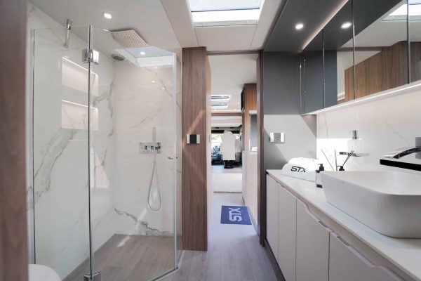 8* Silver STX Motorhome - Image 26