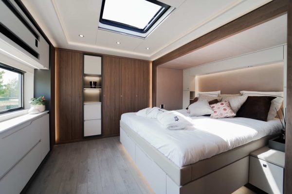 8* Silver STX Motorhome - Image 29